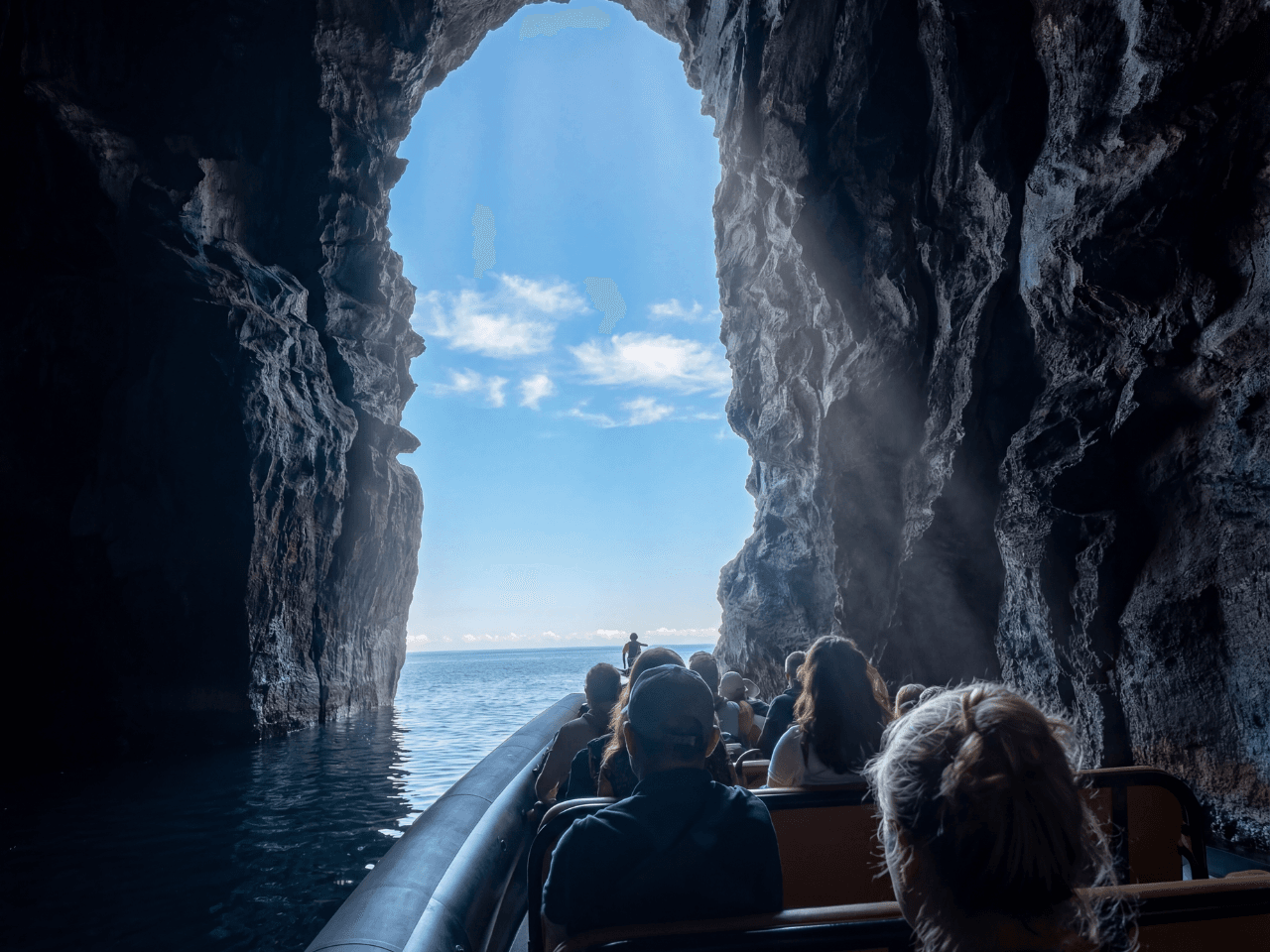 Grutas Marinhas &  Falésias Vulcânicas