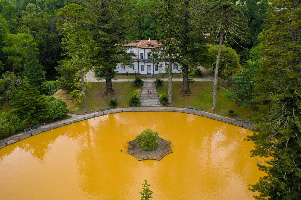 As Piscinas Termais dos Açores: Furnas e Muito Mais