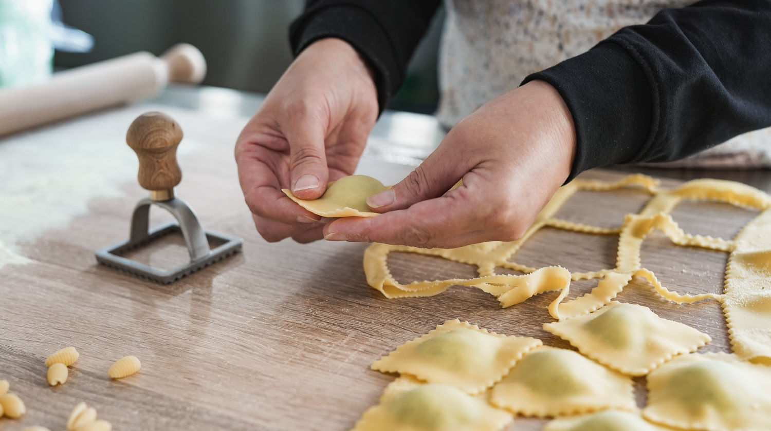 <b>Pasta and Tiramisu Cooking Class (Included)</b>