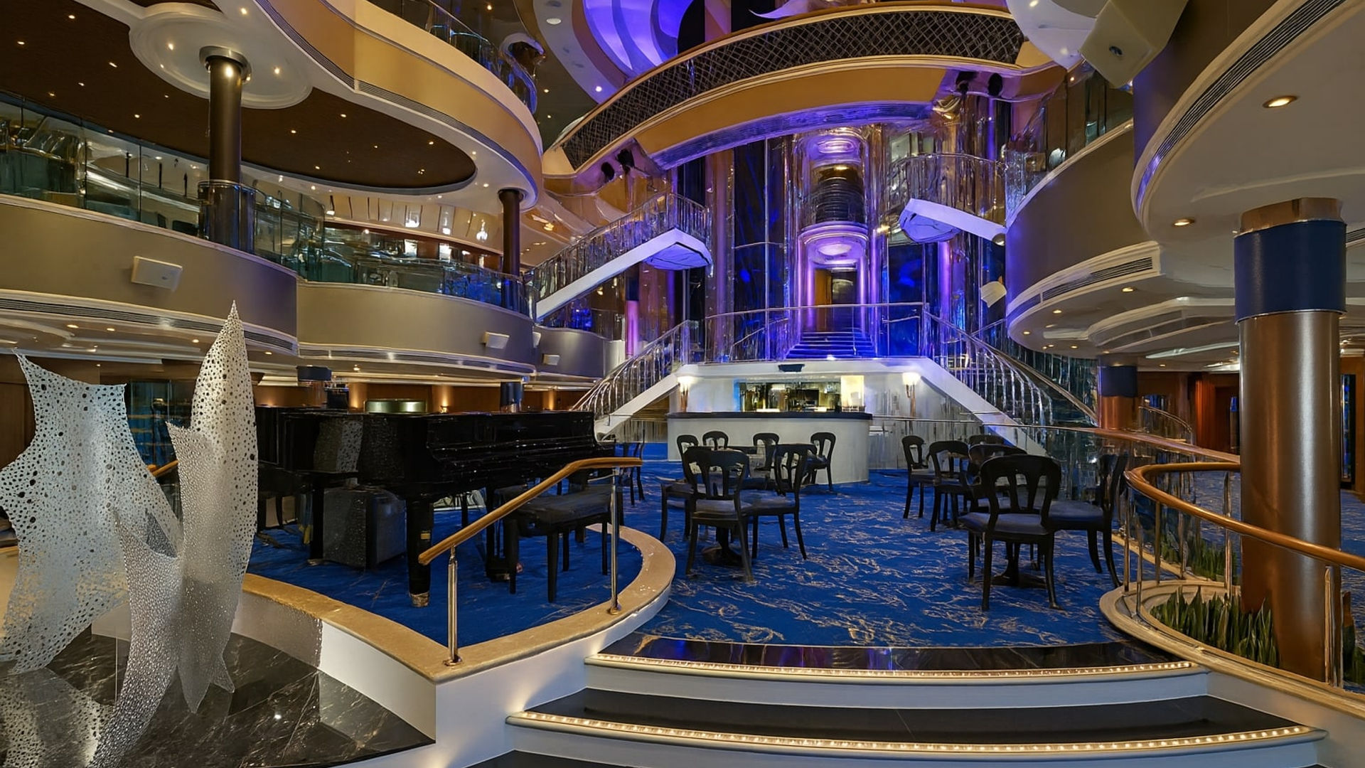 ©Norwegian Dawn - Hall