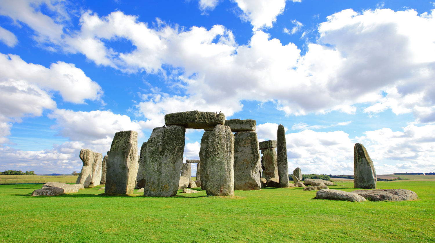 <b>Drive Back to London:</b> Stop at Stonehenge