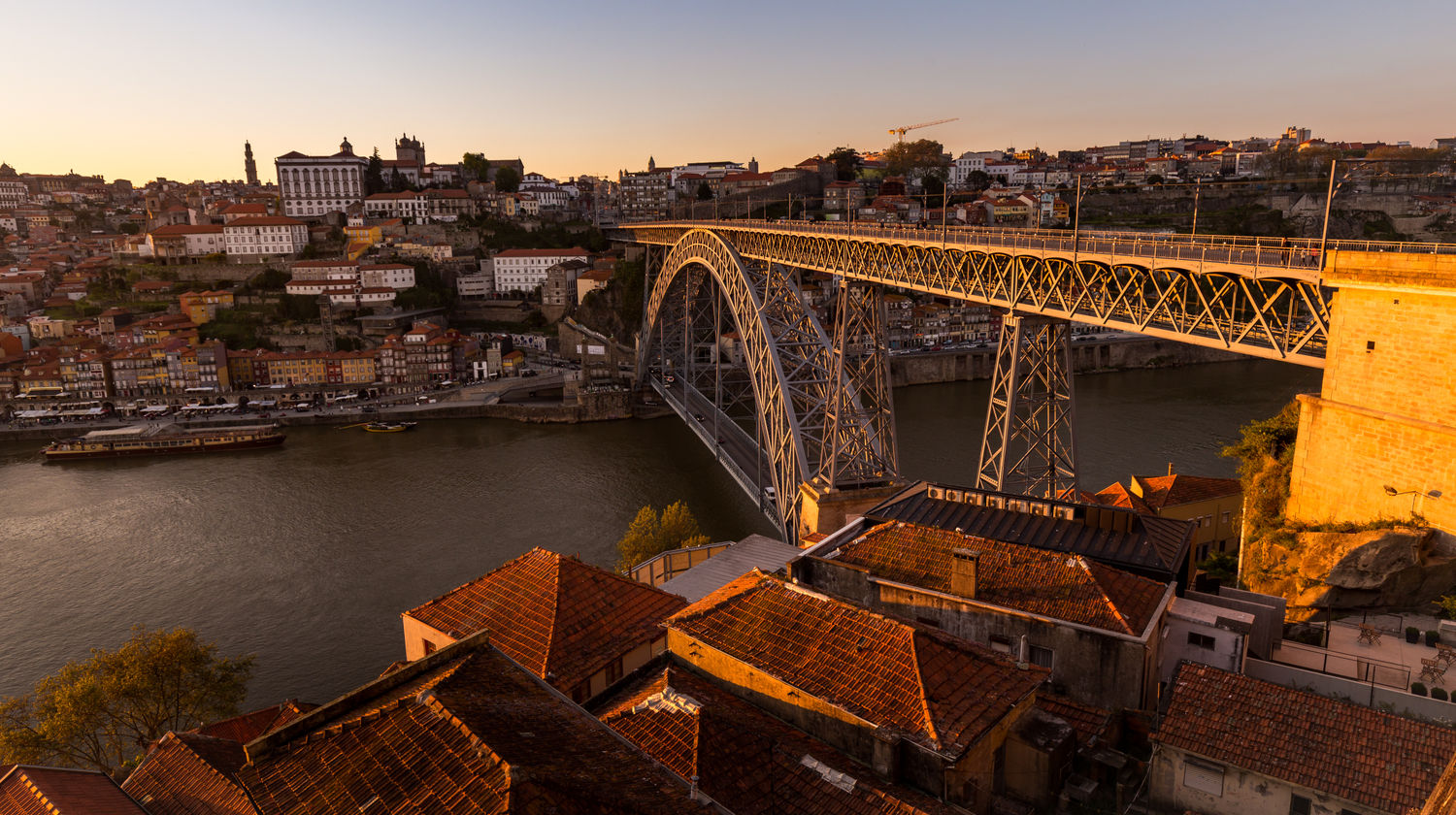 <b>Drive to Porto (approx. 5h)</b>