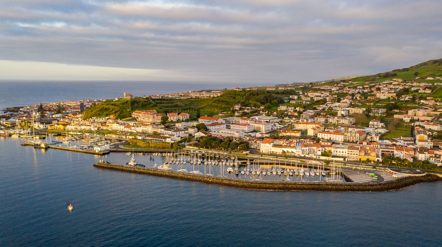 <b>Flight to Faial Island</b>