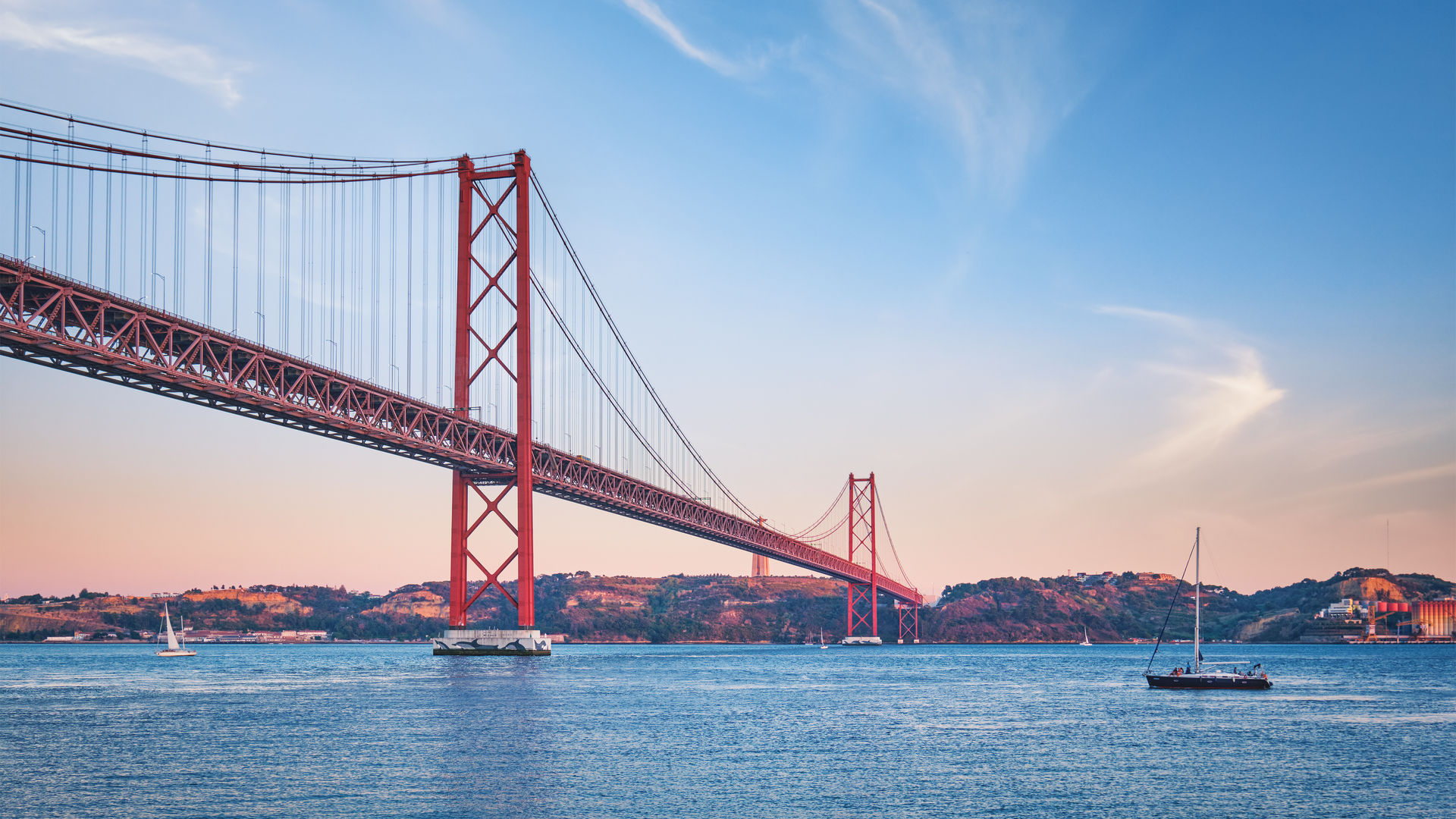 25 de Abril Bridge, Lisbon