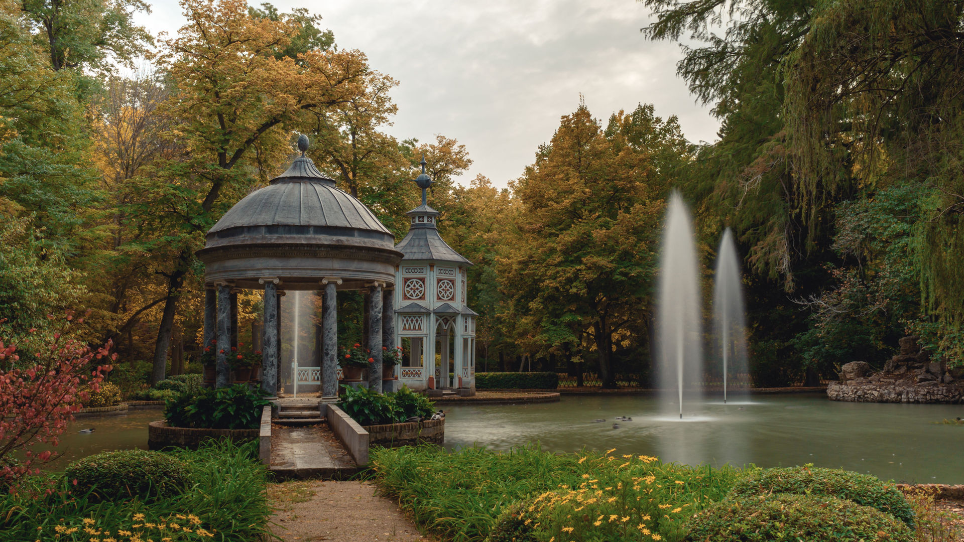 Estanque de los Chinescos (Chinese Pond) in Aranjuez, Madrid, Spain