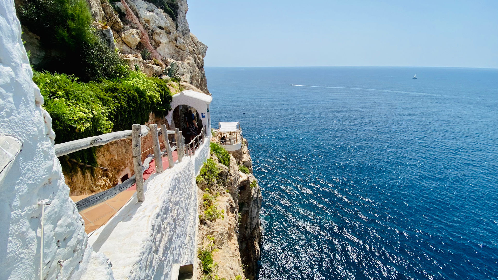 Cliff Caves Bar (Cova D'En Xoroi), Menorca