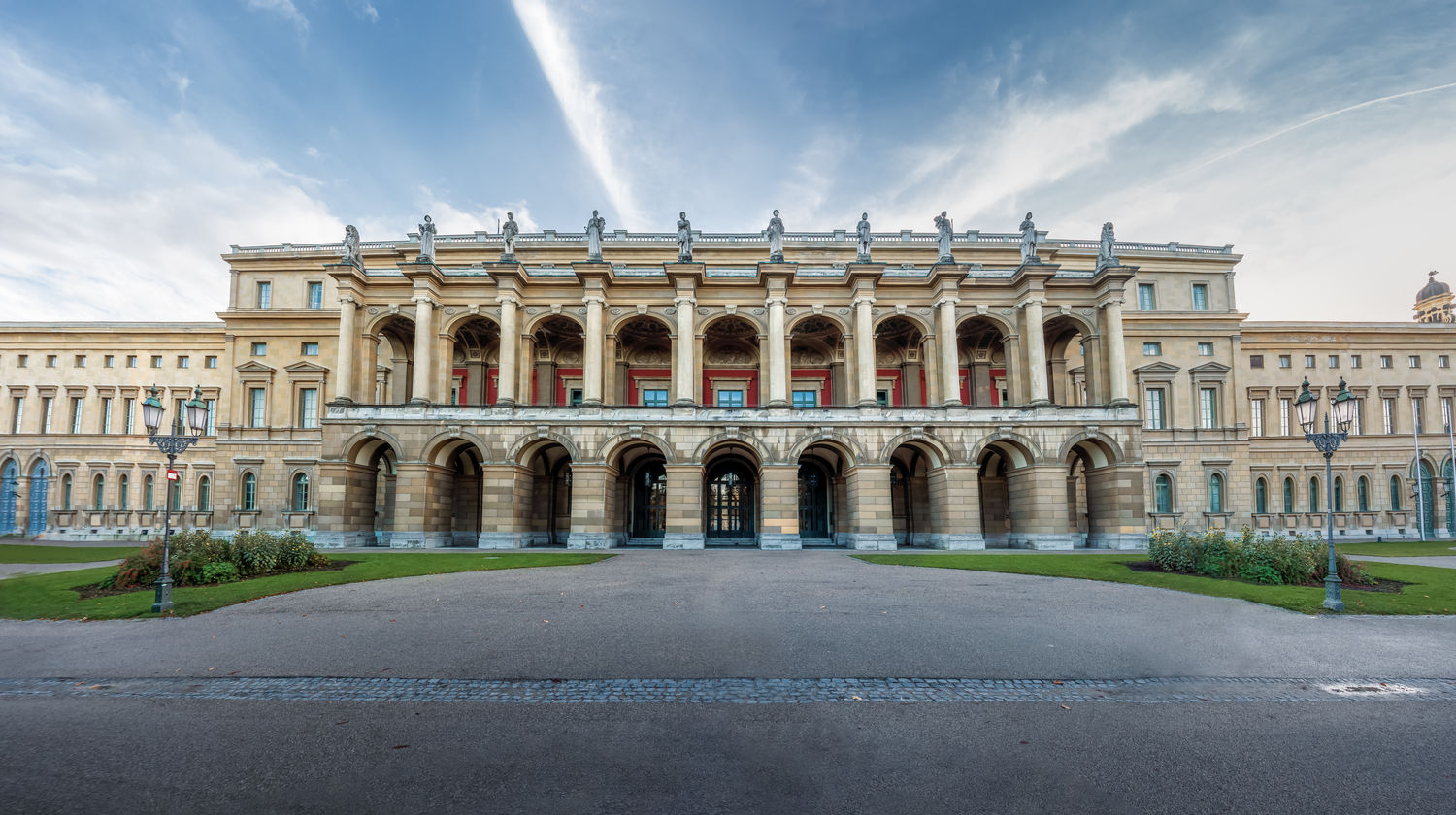 Royal Palaces & Elegant Gardens