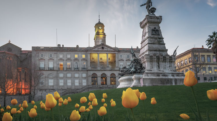 Infante D. Henrique Square with Stock Exchange Palace (Palácio da Bolsa) and Monument to Prince Henry the Navigator, Porto