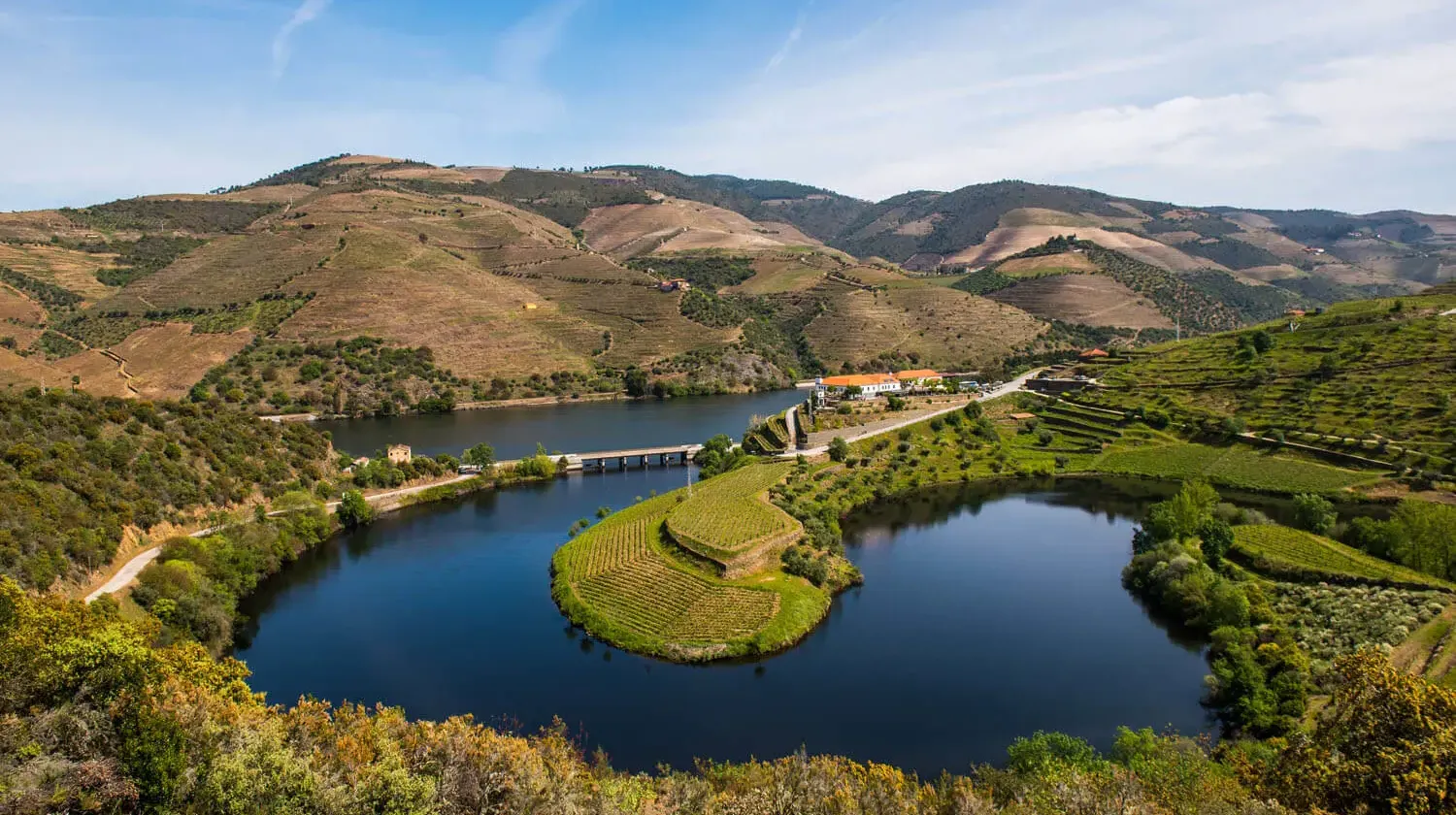 <b>Douro Wine Tour (Included)</b>