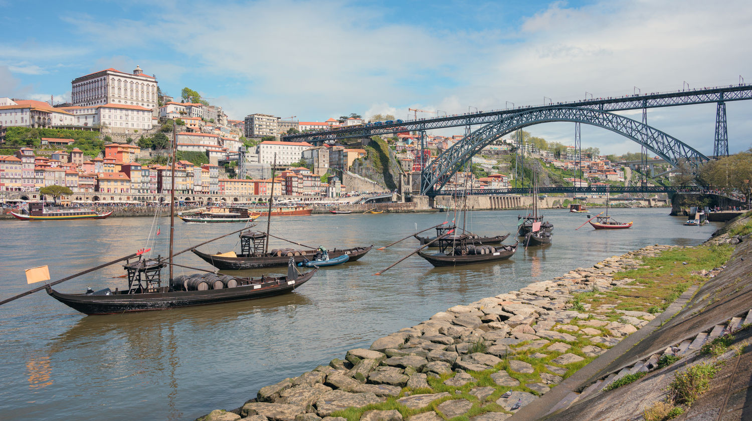 <strong>Bridge Cruise + Visit to Port Wine Cellar with Tasting (Included)</strong>