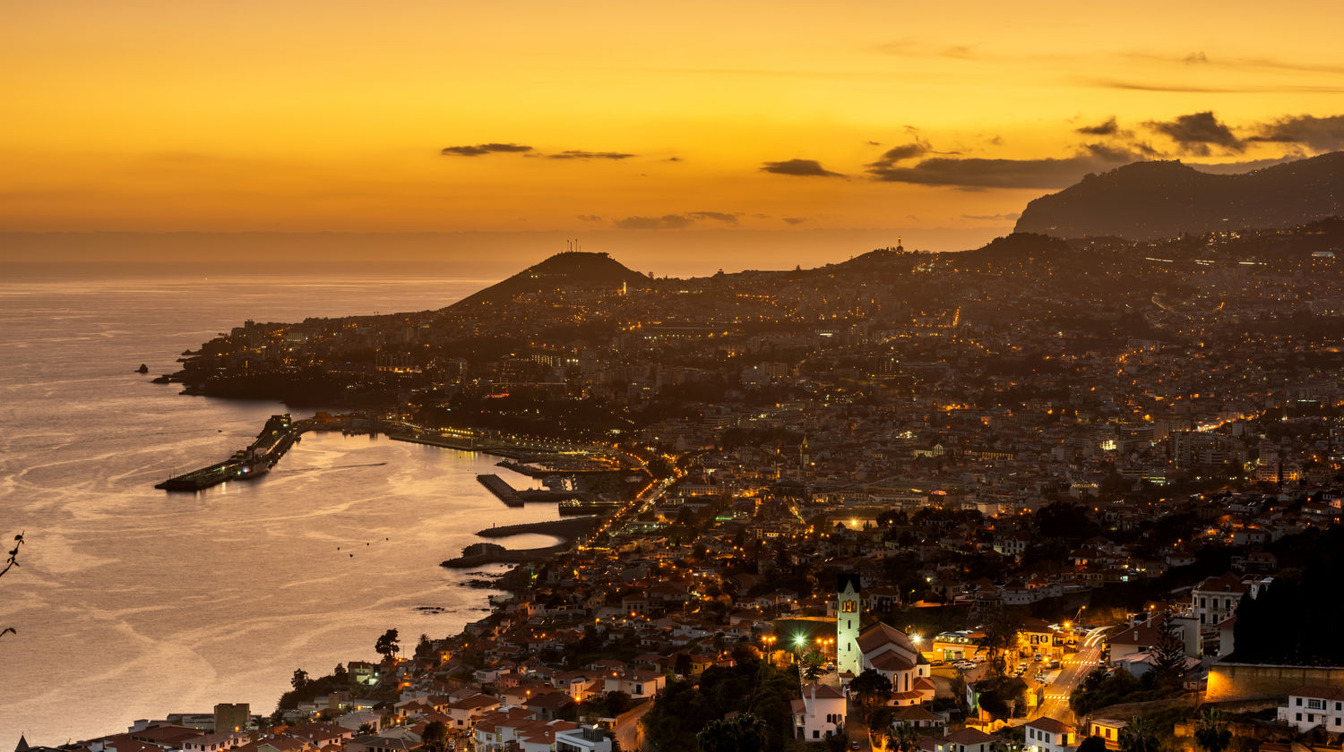 <p>Flight to Madeira Island (approx. 1 hour 40 minutes)</p>