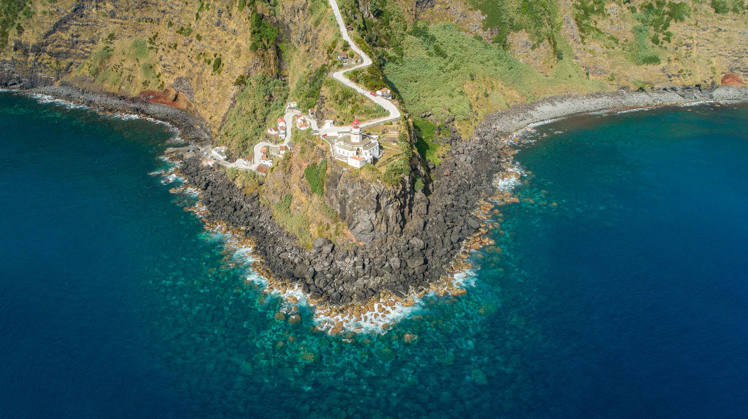 Ponta do Arnel Lighthouse 