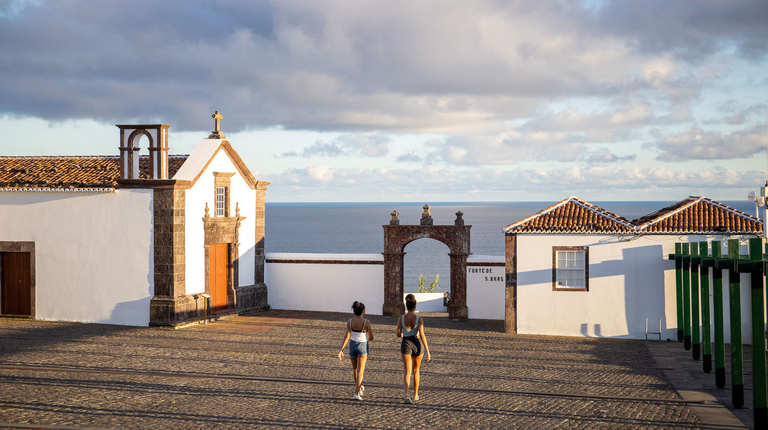 <b>Flight to Santa Maria</b>