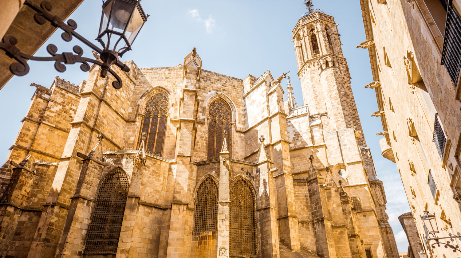 <strong>Direct Flight to Barcelona (approx. 1.50 hours)</strong>