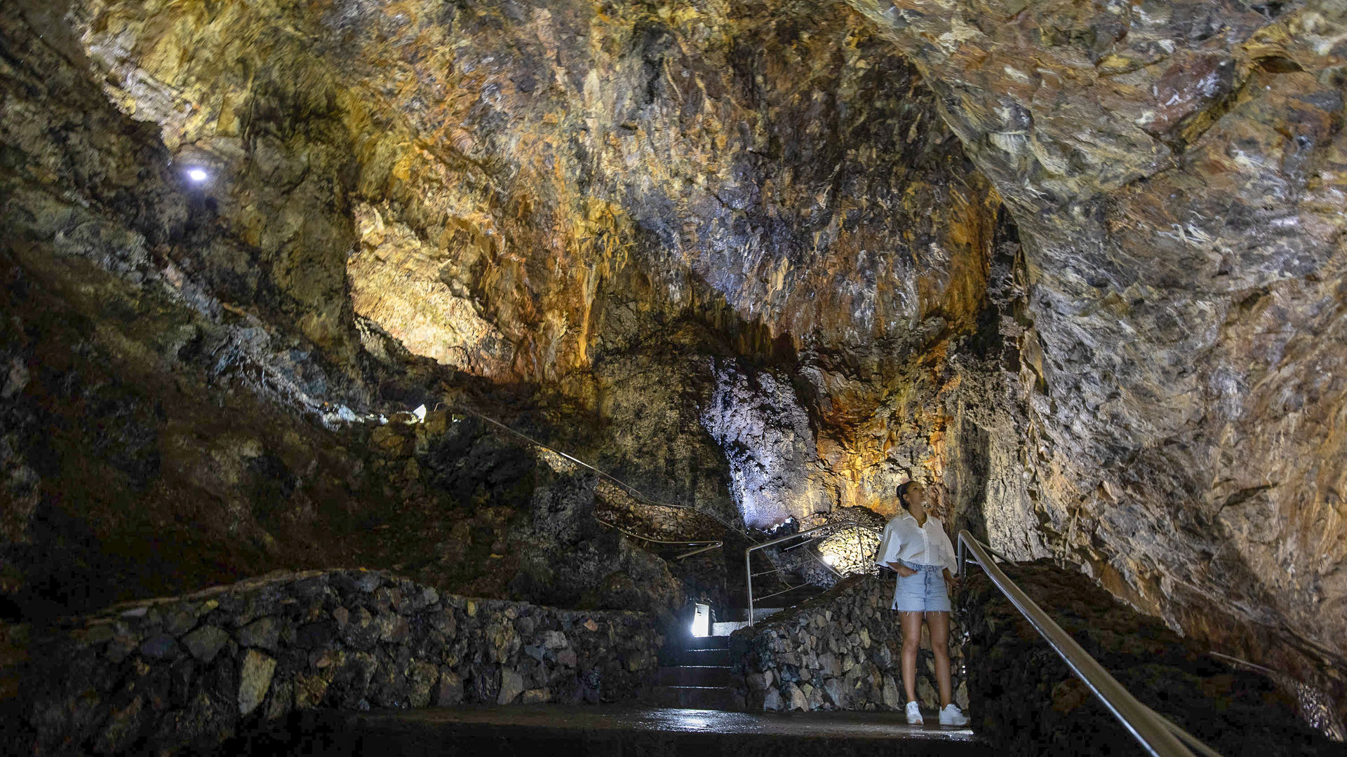 Algar do Carvão, Terceira Island