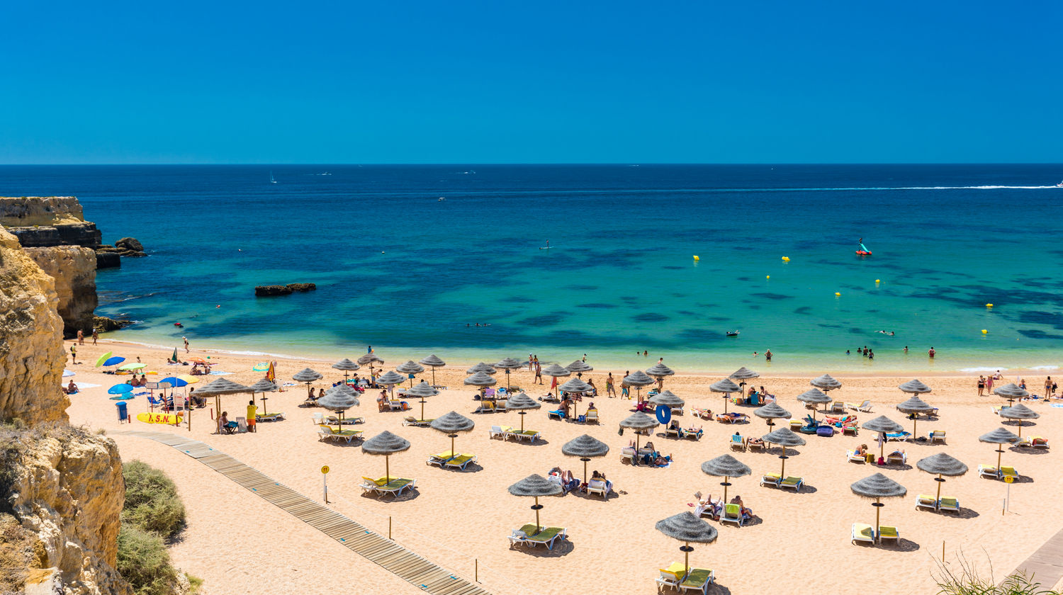 <strong>Direct Flight from São Miguel Island to Algarve (approx. 2h 30min)</strong>