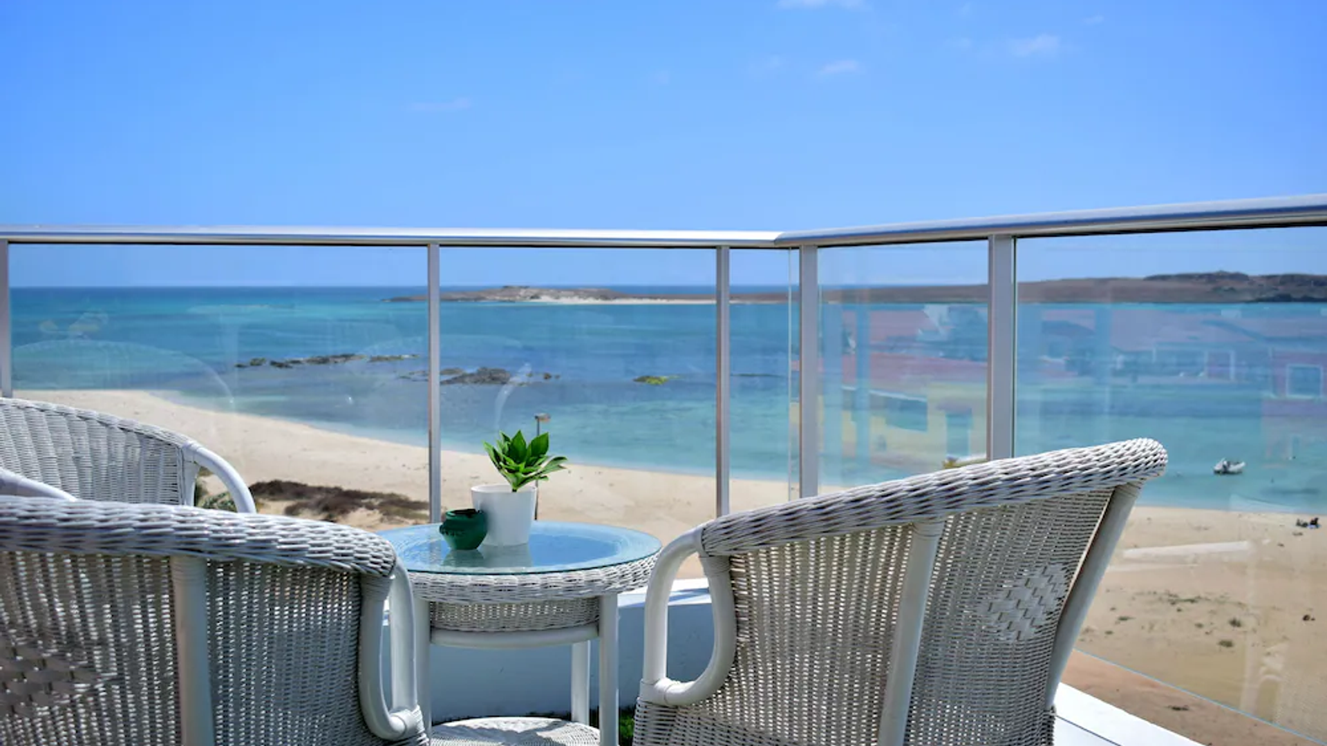 Praia de Estoril ©Ouril Hotel Agueda