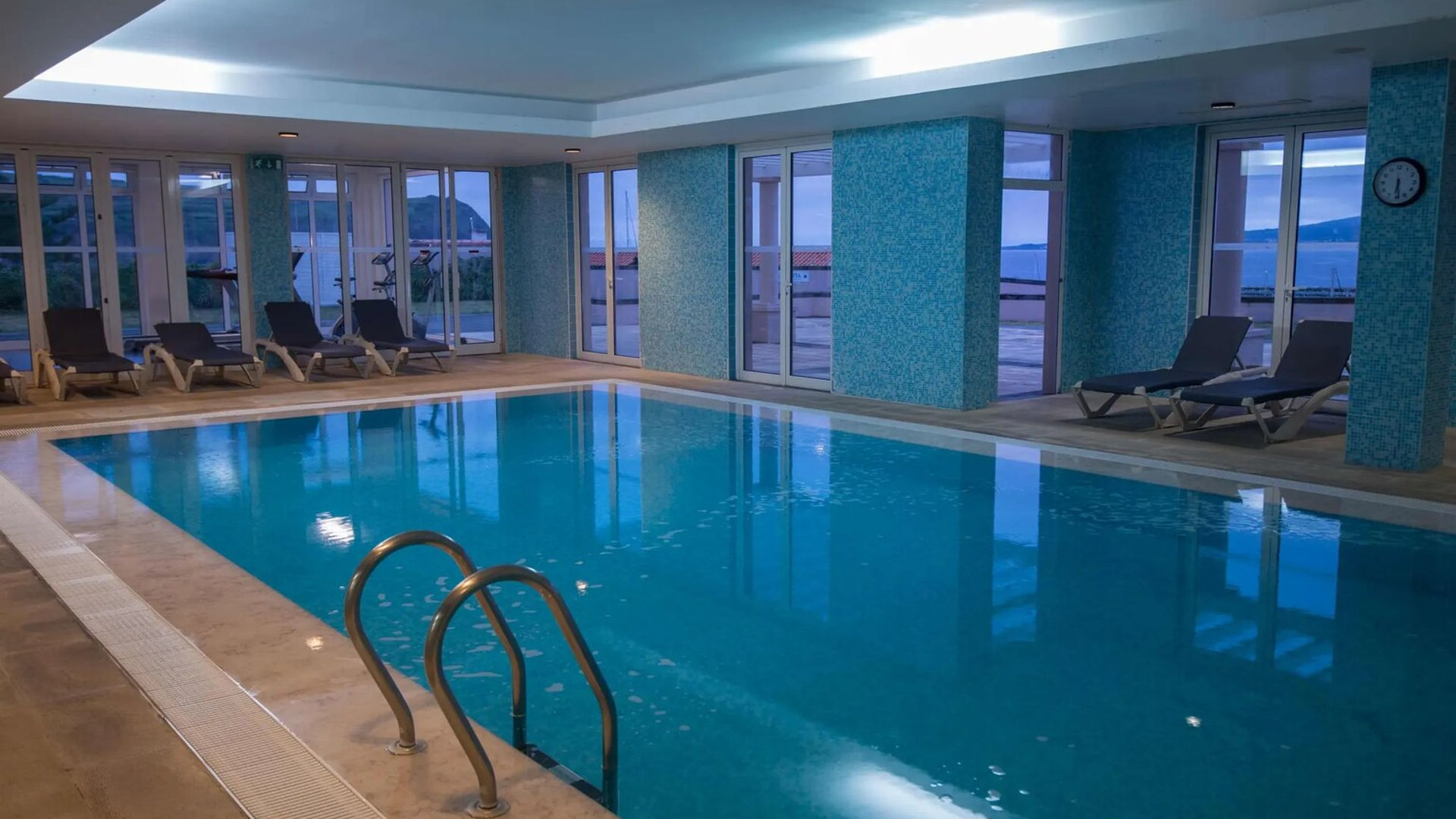 Pisicina Interior - Azoris Faial Garden