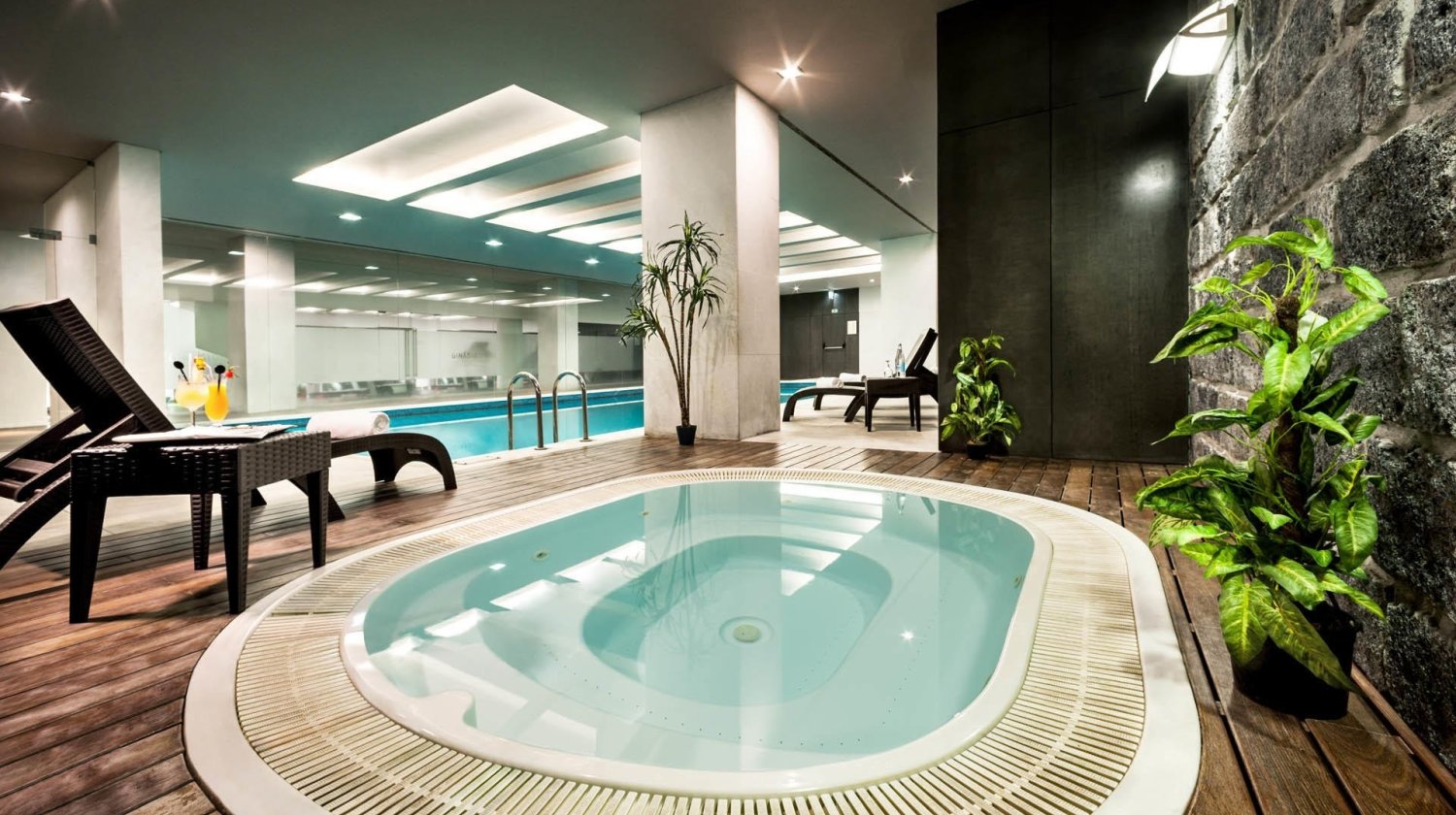 Piscina Interior e Jacuzzi