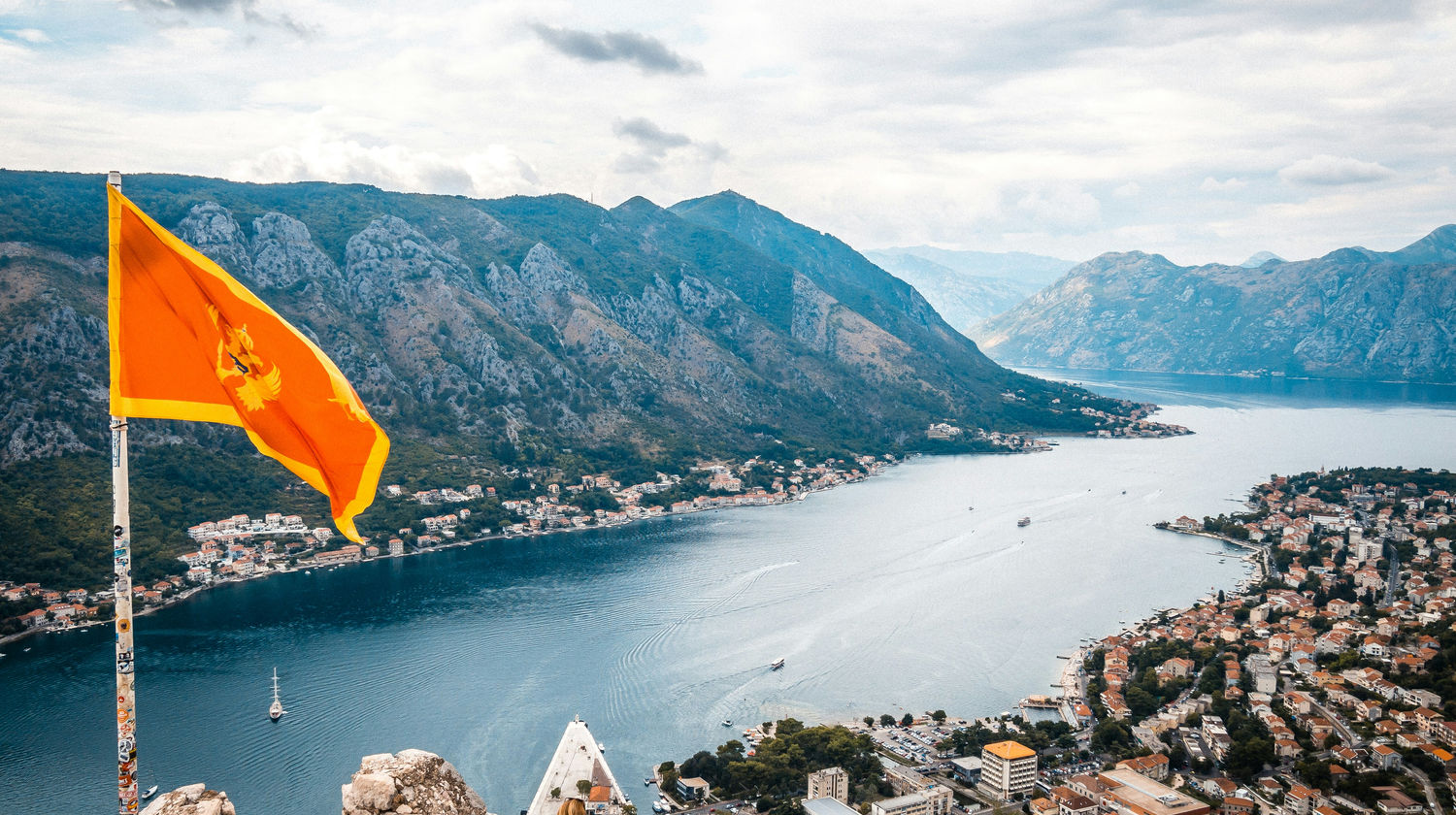 Chegada a Podgorica e <b>Viagem de Carro até Kotor</b> (aprox. 1h30)