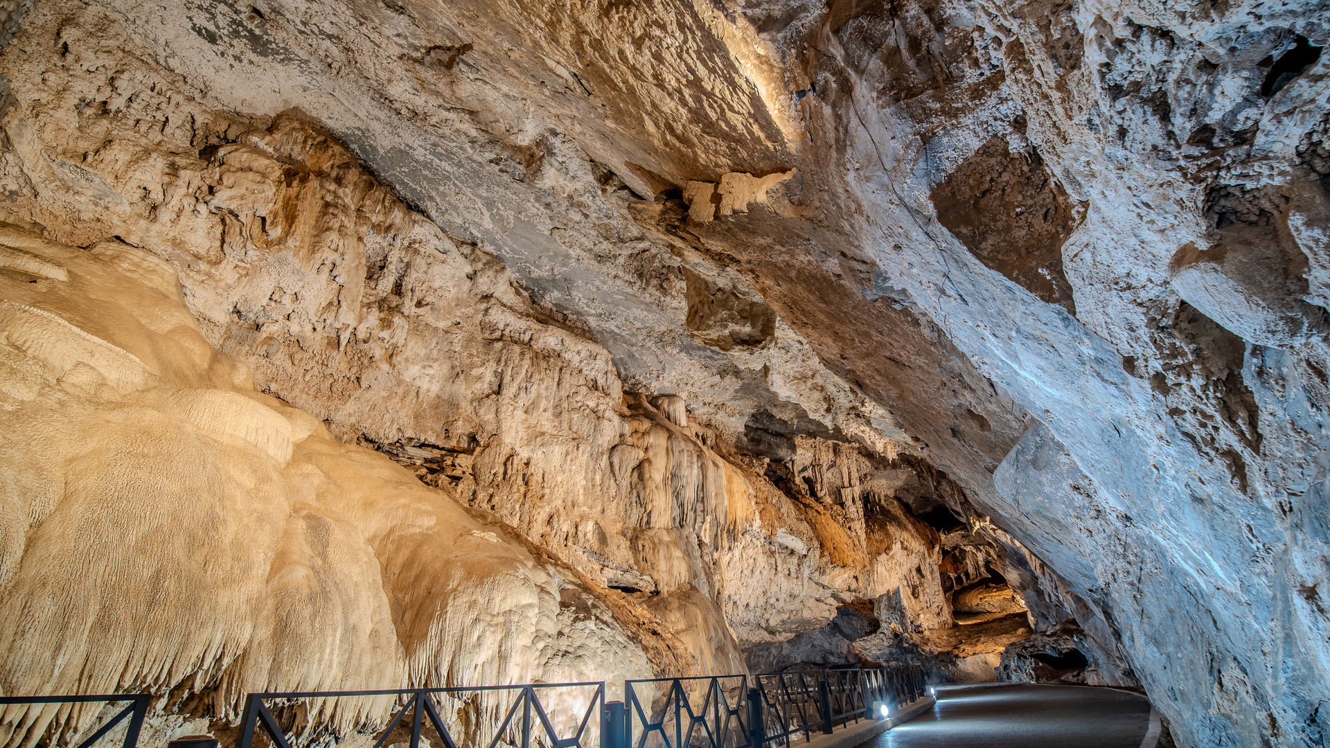 Caverna de San Giovanni, Sardenha