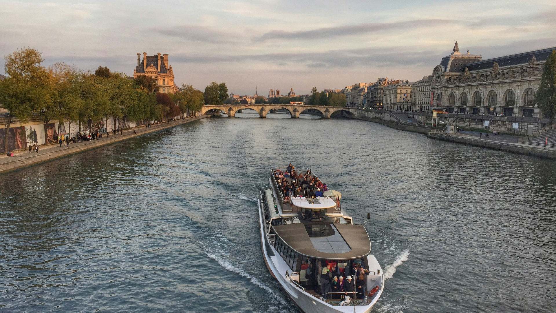 Cruzeiro pelo Rio Sena
