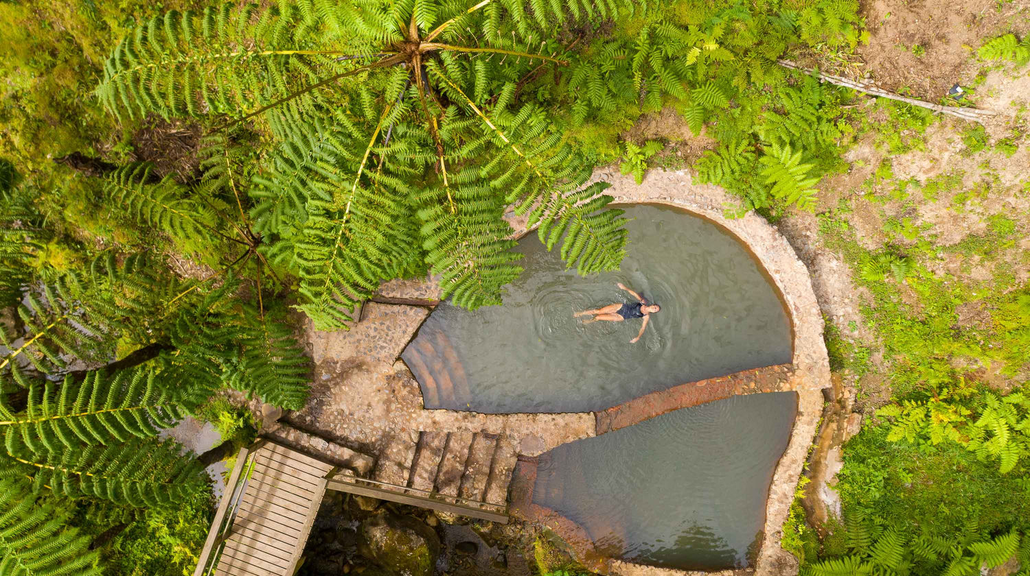 Sábado: <b>Furnas (Almoço e Banho Termal Incluídos)</b>