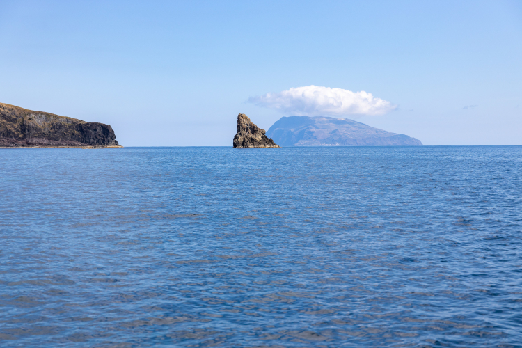 Vistas para a Ilha do Corvo, Flores