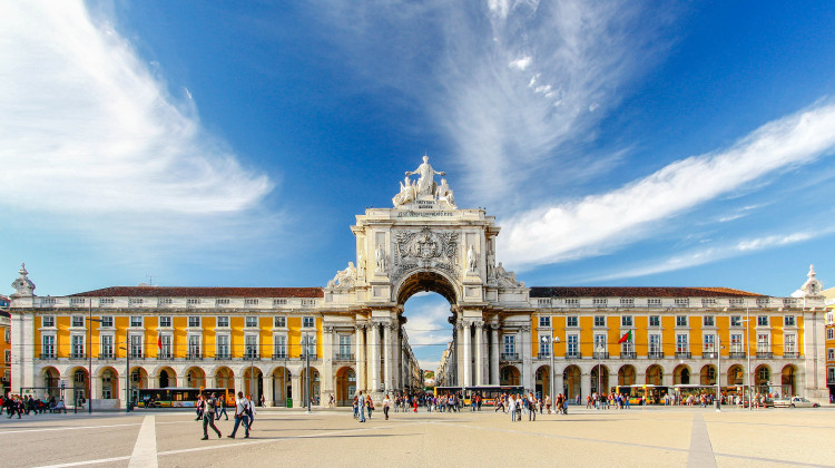 Monumental Praça do Comércio and Rua Augusta Arch