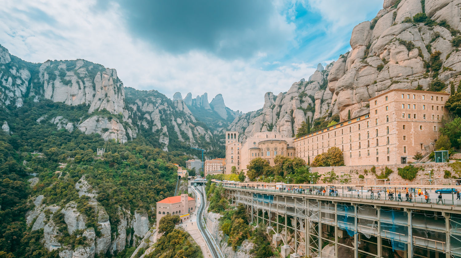 Montserrat Morning Tour with Cog-Wheel Train and Priority Access to the Black Madonna (Included)