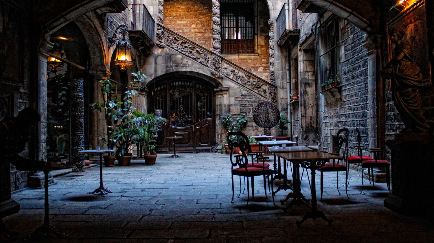 Barcelona Old Town Walking Tour, Flamenco Show & Tapas Tour (Included)