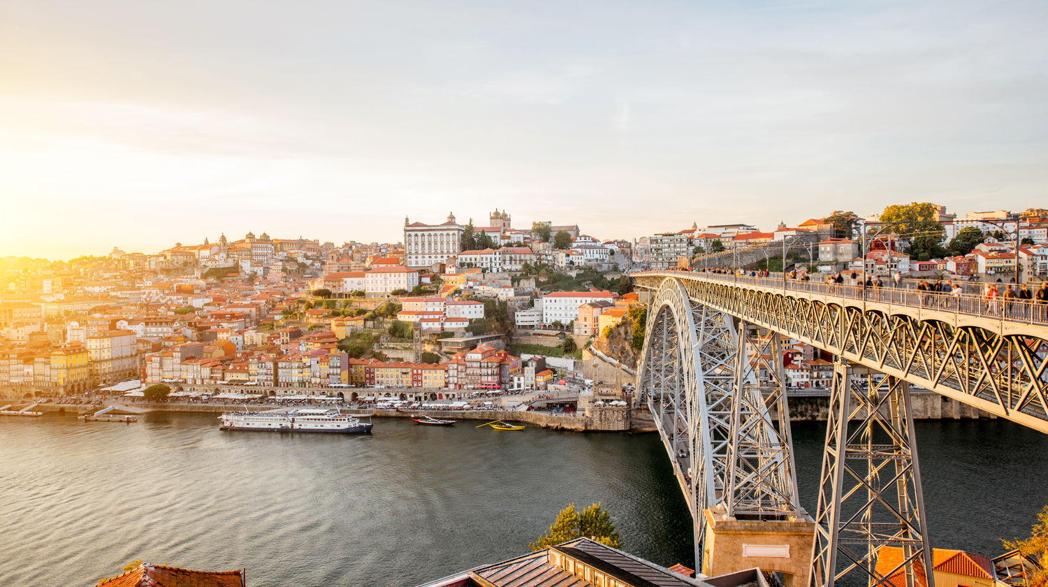 <b>Direct Flight to Porto (approx. 2 hours)</b>