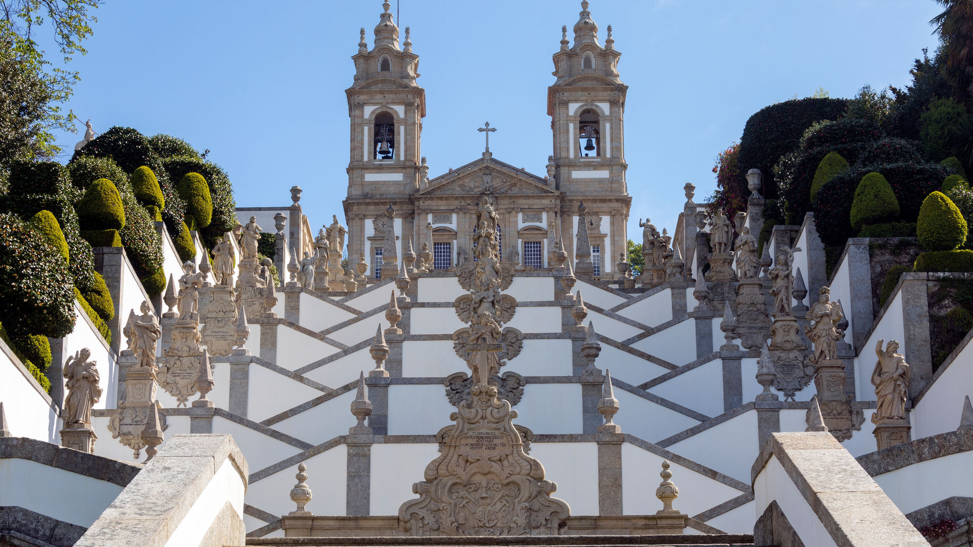 Bom Jesus do Monte, Braga (55 km / 34 mi, 1h drive)