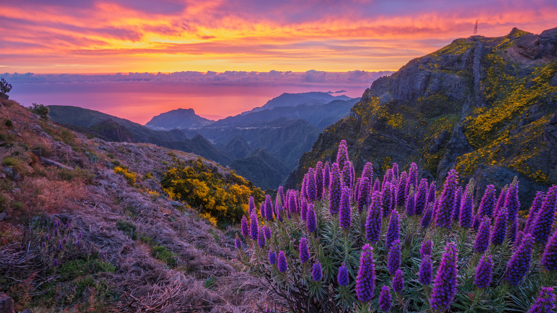 Sunrise near Pico do Arieiro, Madeira Island