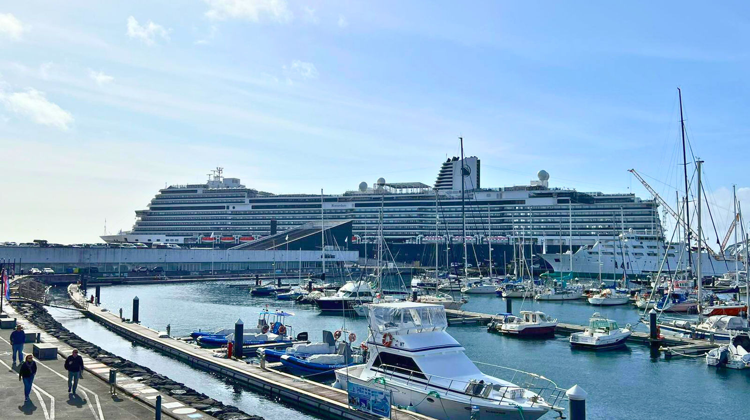 <b>Flight to São Miguel Island (approx. 1 hour)</b>