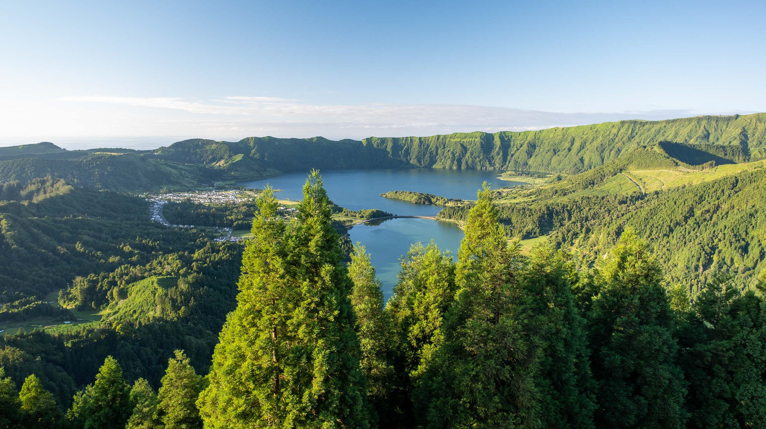 Monday: <b>Sete Cidades & Lagoa do Fogo Tour (Included)</b>