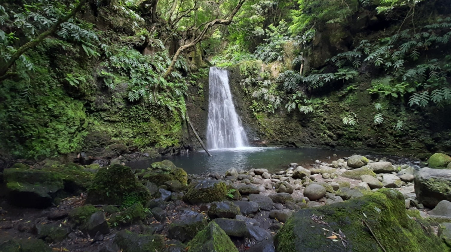 <b>Sanguinho Salto do Prego Waterfall & Furnas Tour (Included)</b>