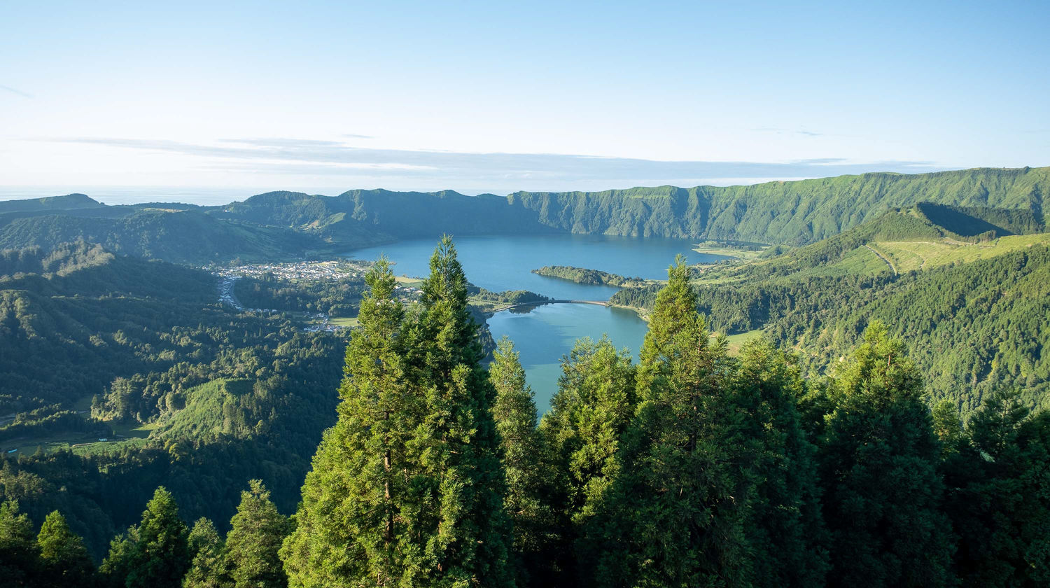 Monday: <b>Sete Cidades & Lagoa do Fogo Tour (Included)</b>