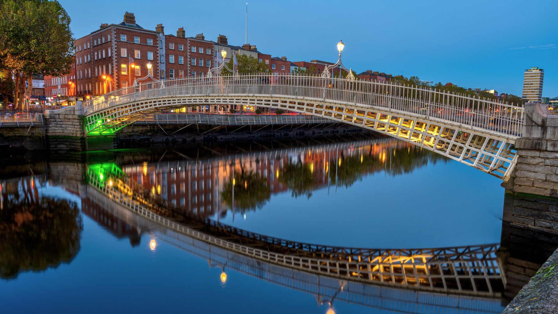 Ha'penny Bridge, Dublin, Ireland