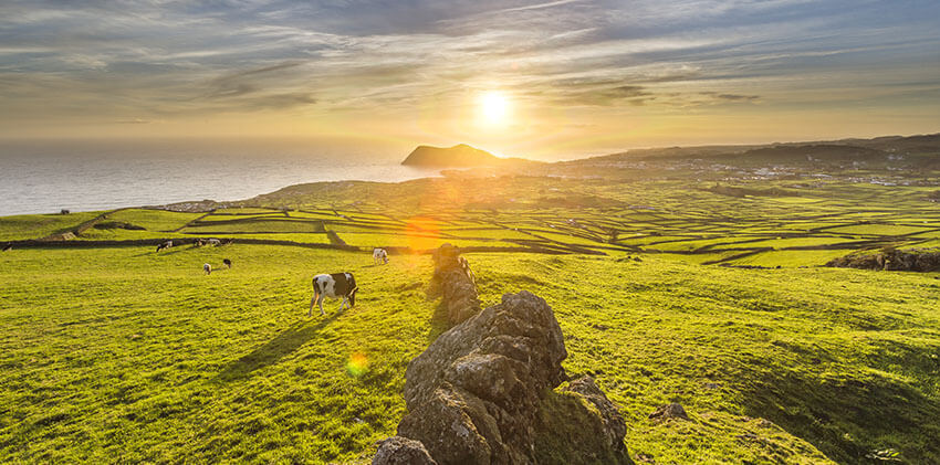 Sunset seen from Ribeirinha's mountain range