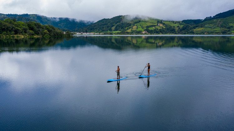 Tranquil paddleboarding experience on the stunning Sete Cidades Lake in São Miguel.
