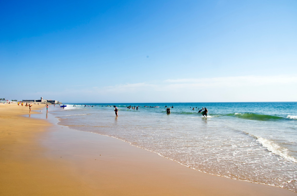 Praia de Carcavelos em Lisboa, Portugal praia-de-carcavelos-em-lisboa-portugal-praia-destino-balnear