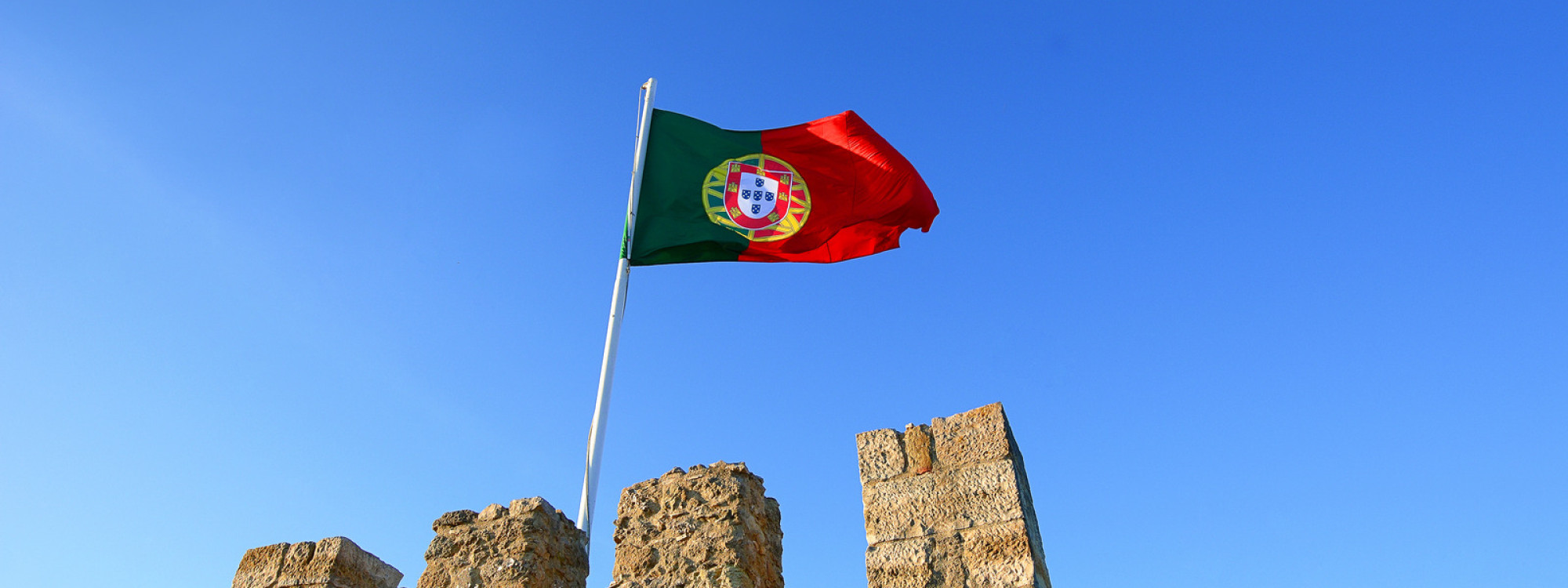 Discover the São Jorge Castle in Lisbon's Mountain Hills, Portugal são-jorge-castle-portugal-lisbon-monument-building-medieval-trip-travel-tourism