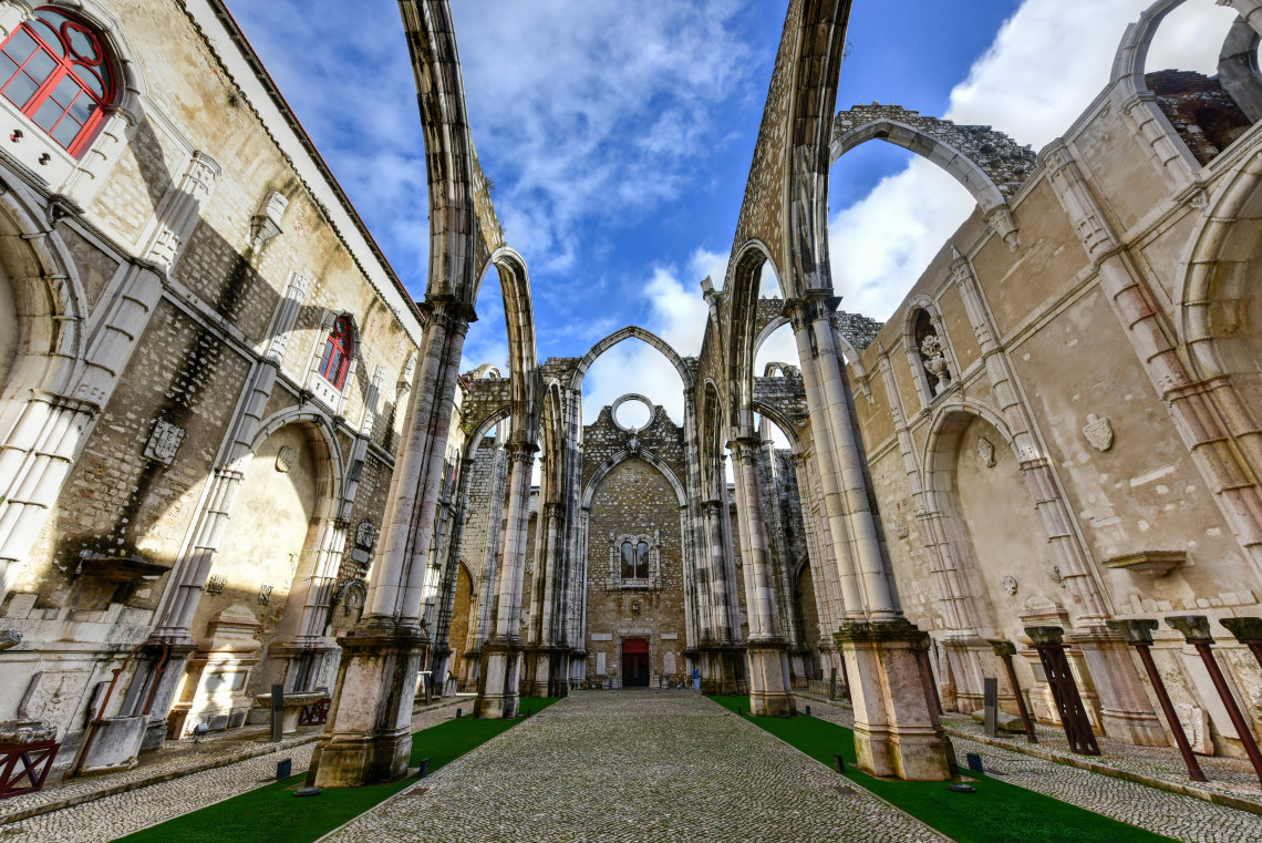 convento-do-carmo-lisboa-portugal-museu-arqueológico-mosteiro