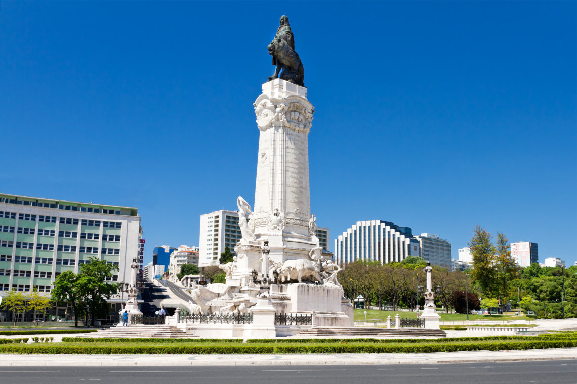 Marquês-De-Pombal-Rotunda-Estátua-Leão-Praça-Lisboa-Portugal