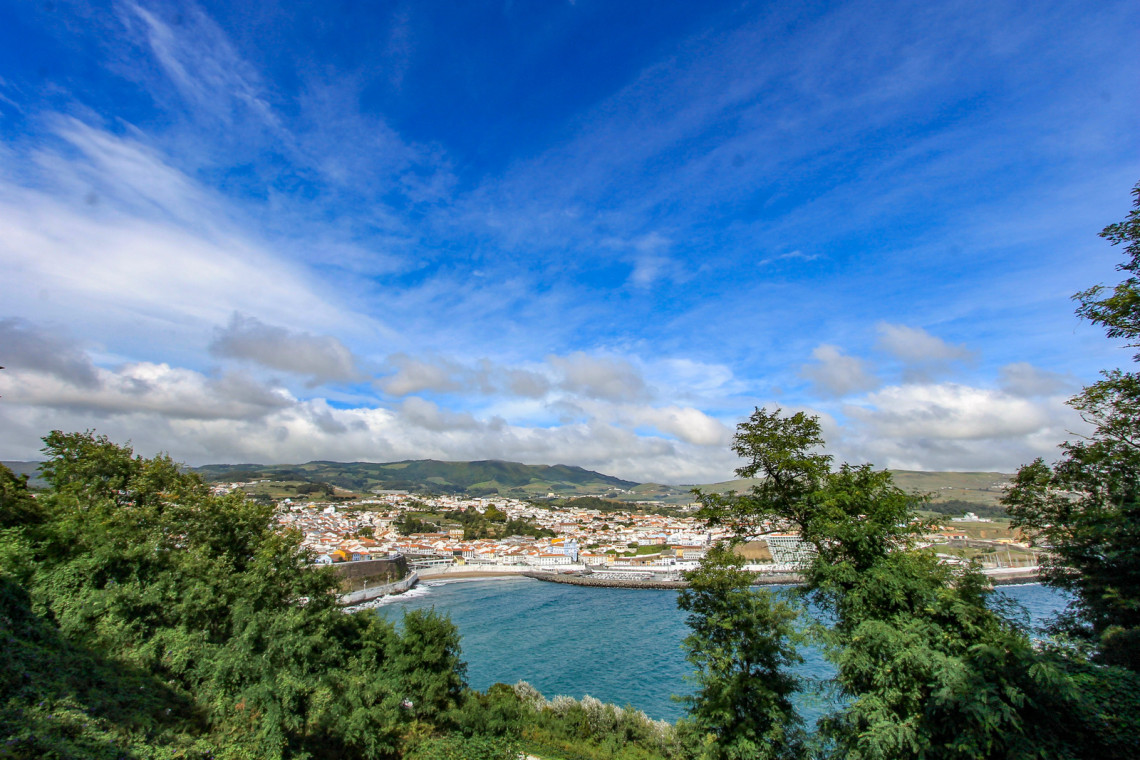 baía-de-angra-do-heróismo-ilha-terceira-portugal-açores