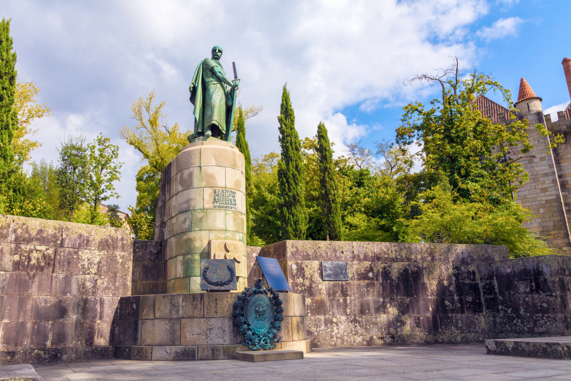 Guimarães-O-Berço-de-Portugal-Estátua-de-Don-Afonso-Henriques-Estátua