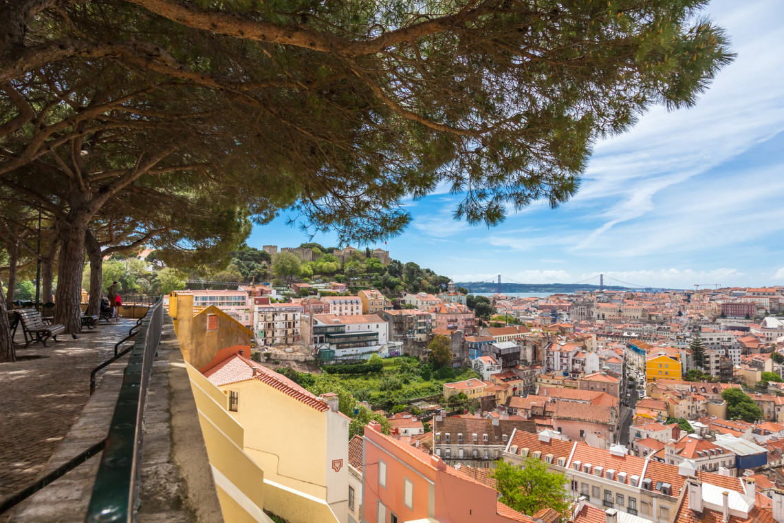 Miradouro-da-graça-cidade-lisboa-portugal-vista-panorâmica-baixa-lisboeta