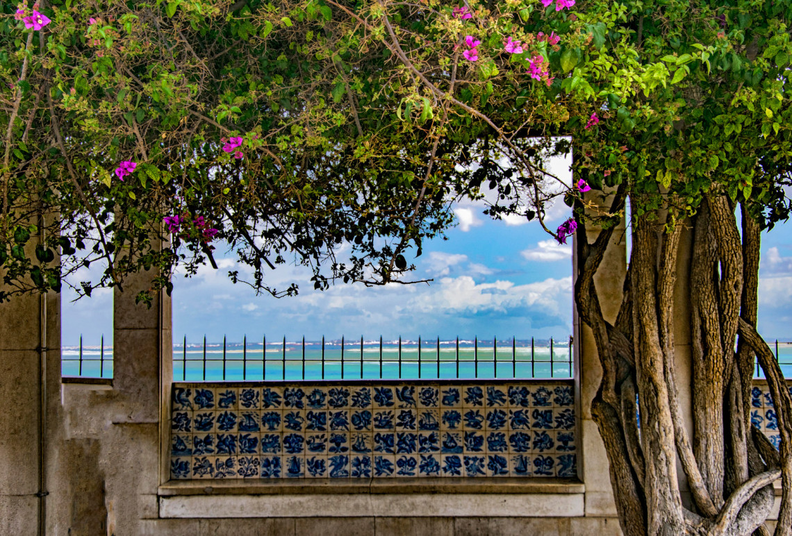 Miradouro de Santa Luzia em Lisboa,Portugal miradouro-de-santa-luzia-lisboa-portugal