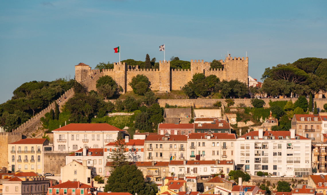 Castelo de São Jorge em Lisboa, Portugal castelo-de-são-jorge-lisboa-portugal-muralha-paisagem